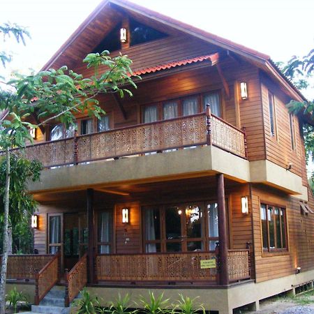 Baan Banyan Villa, Wood House Short Walk To Mae Nam Beach 외부 사진