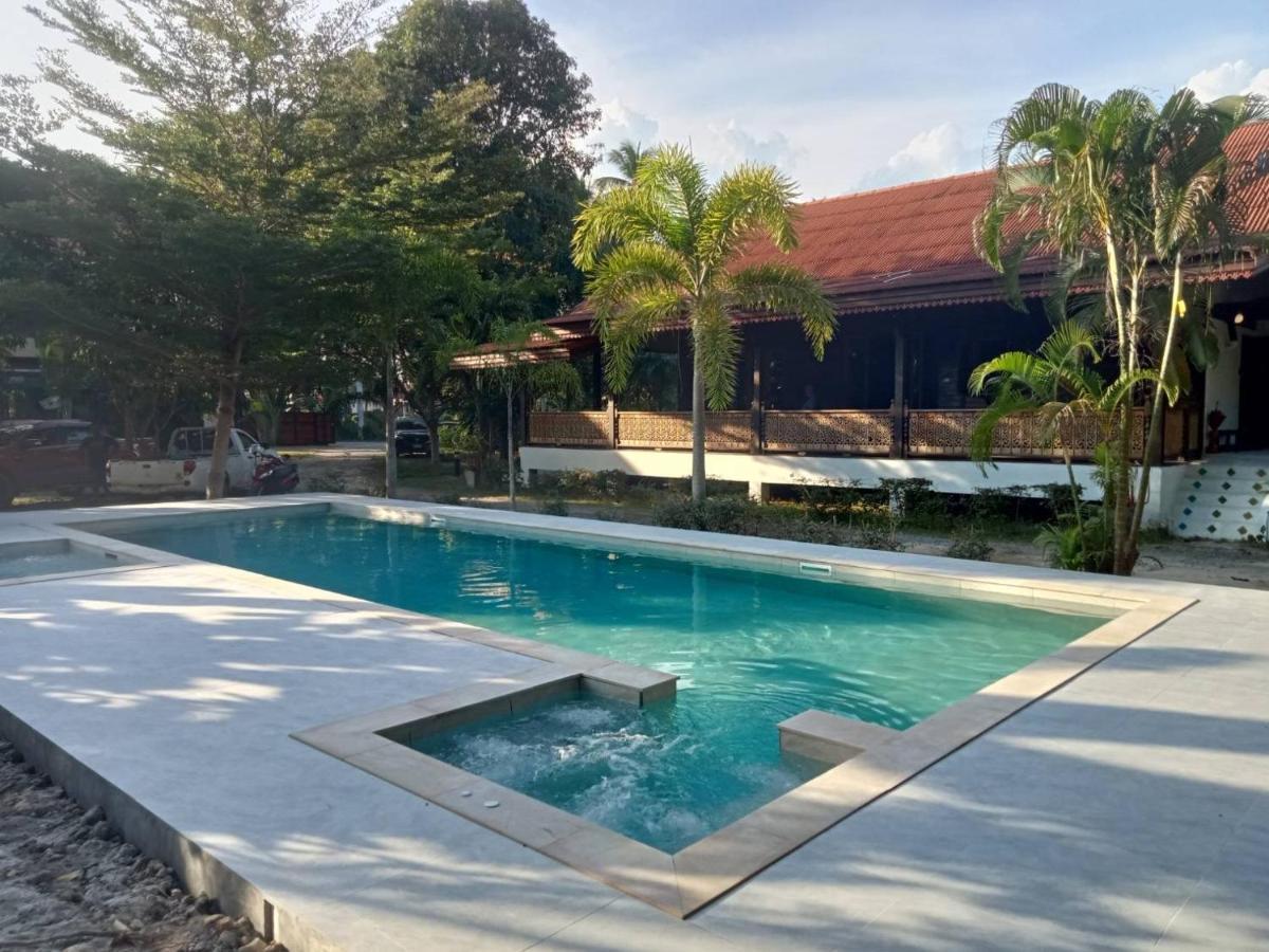 Baan Banyan Villa, Wood House Short Walk To Mae Nam Beach 외부 사진