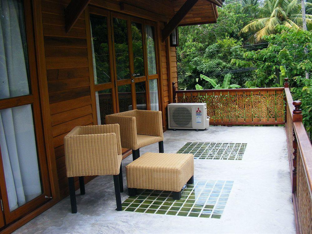 Baan Banyan Villa, Wood House Short Walk To Mae Nam Beach 외부 사진
