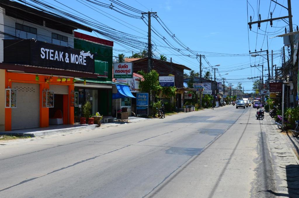Baan Banyan Villa, Wood House Short Walk To Mae Nam Beach 객실 사진